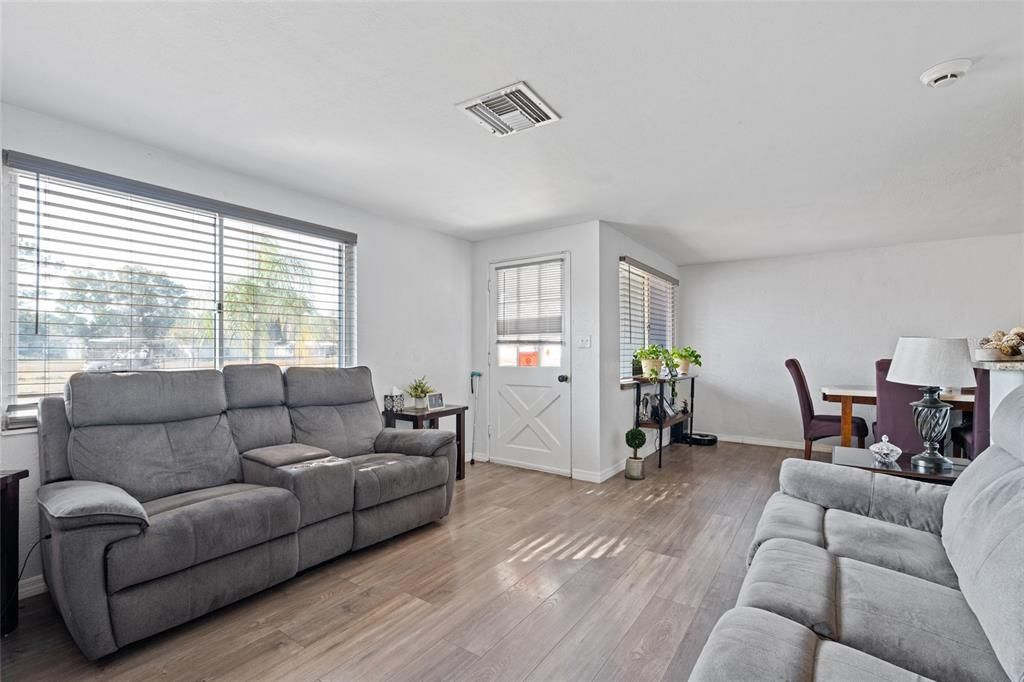 En Venta: $325,000 (3 camas, 1 baños, 1143 Pies cuadrados)