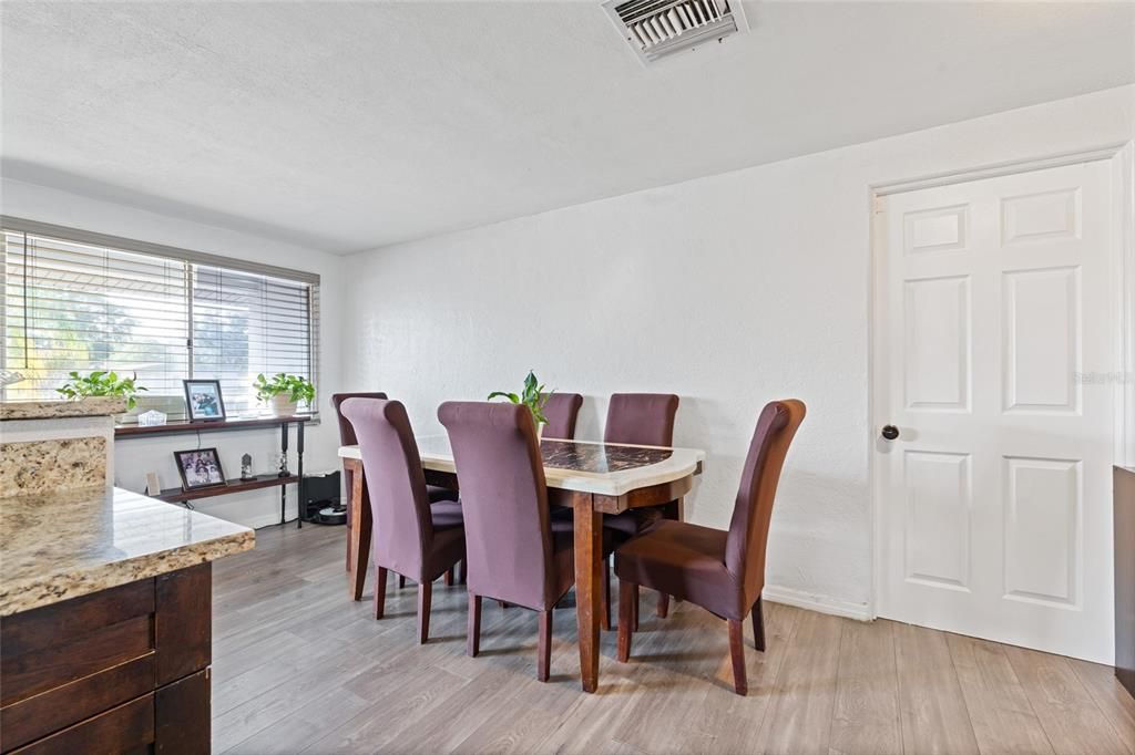 En Venta: $325,000 (3 camas, 1 baños, 1143 Pies cuadrados)