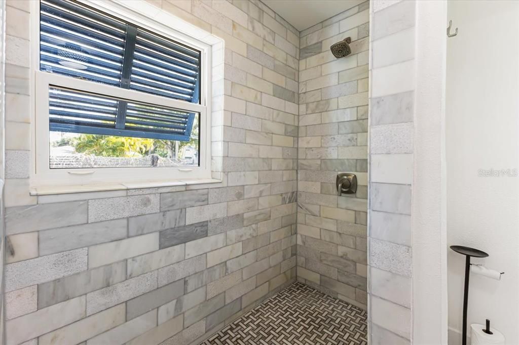 Под контрактом: $759,000 (3 спален, 3 ванн, 1503 Квадратных фут)