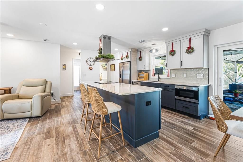 Под контрактом: $759,000 (3 спален, 3 ванн, 1503 Квадратных фут)