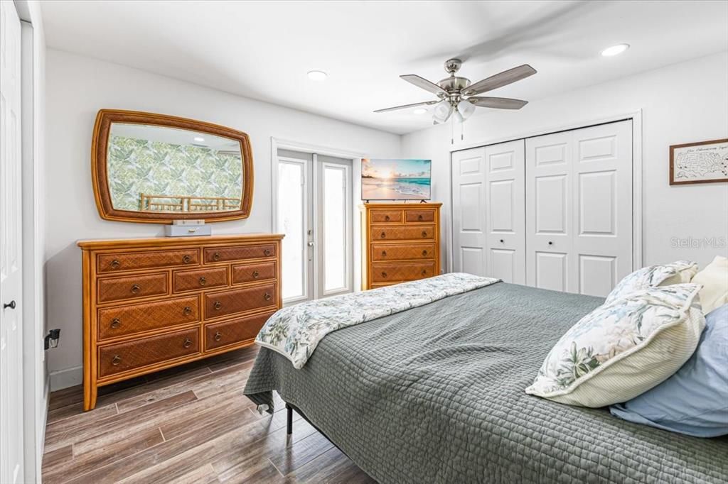 Под контрактом: $759,000 (3 спален, 3 ванн, 1503 Квадратных фут)