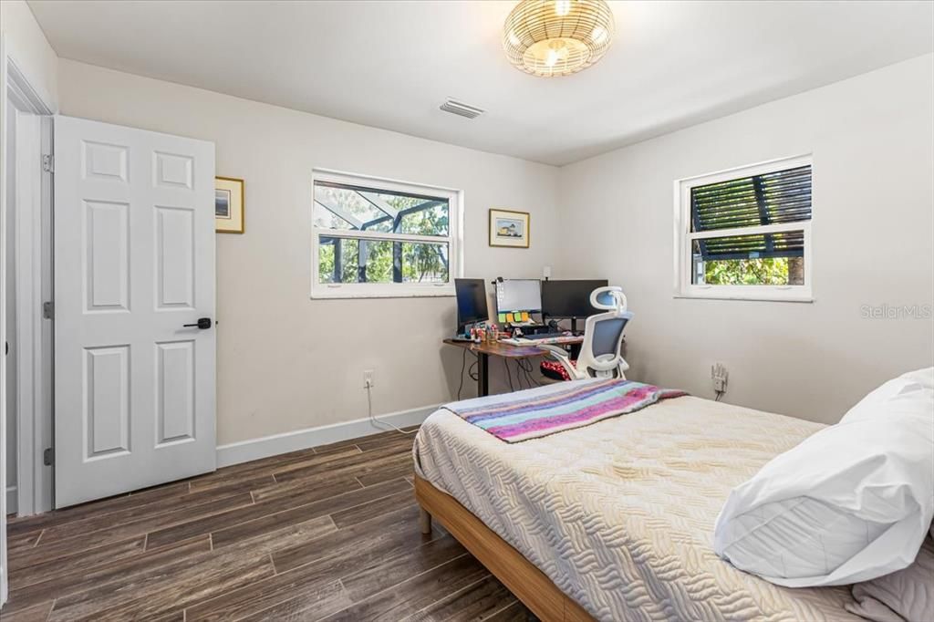 Под контрактом: $759,000 (3 спален, 3 ванн, 1503 Квадратных фут)