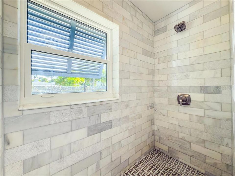 Под контрактом: $759,000 (3 спален, 3 ванн, 1503 Квадратных фут)