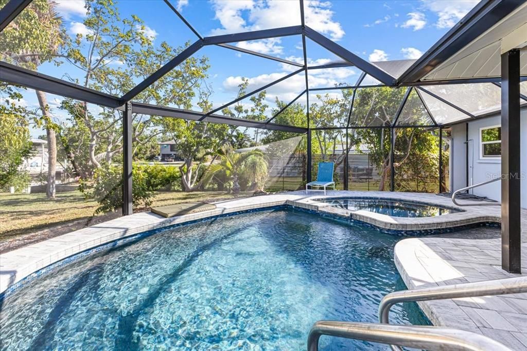 Под контрактом: $759,000 (3 спален, 3 ванн, 1503 Квадратных фут)