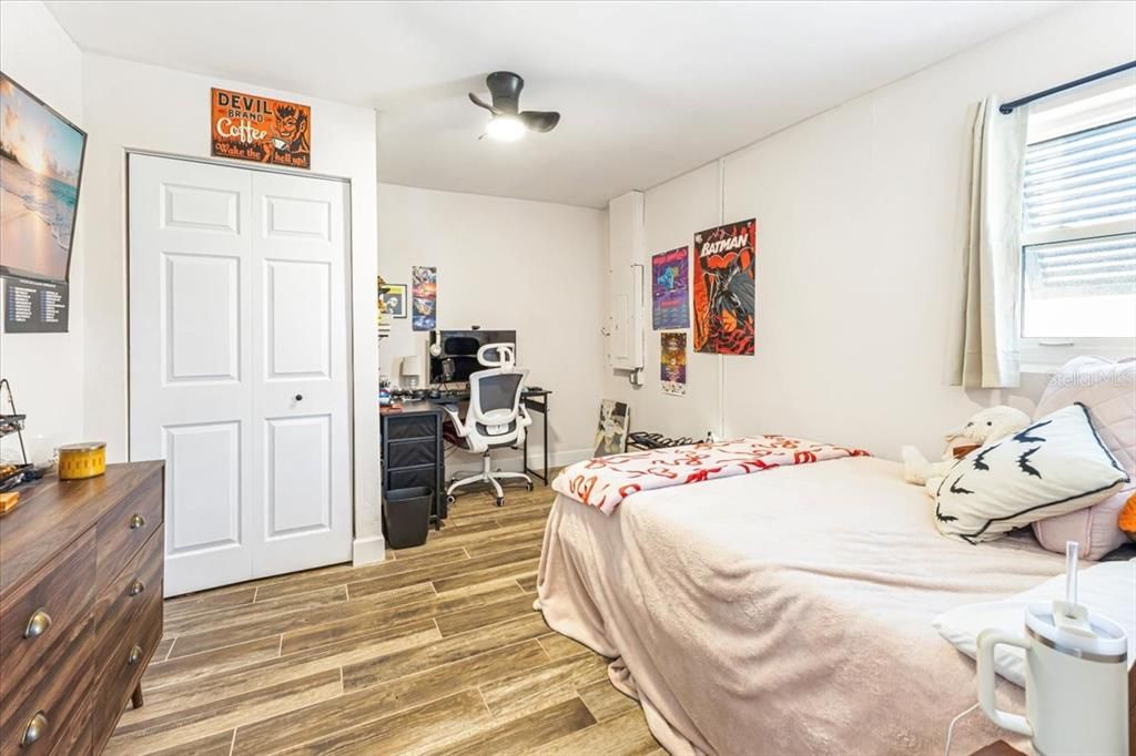 Под контрактом: $759,000 (3 спален, 3 ванн, 1503 Квадратных фут)