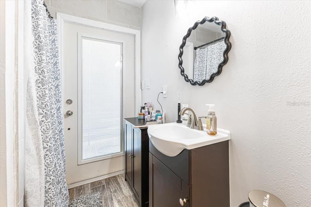 Под контрактом: $759,000 (3 спален, 3 ванн, 1503 Квадратных фут)