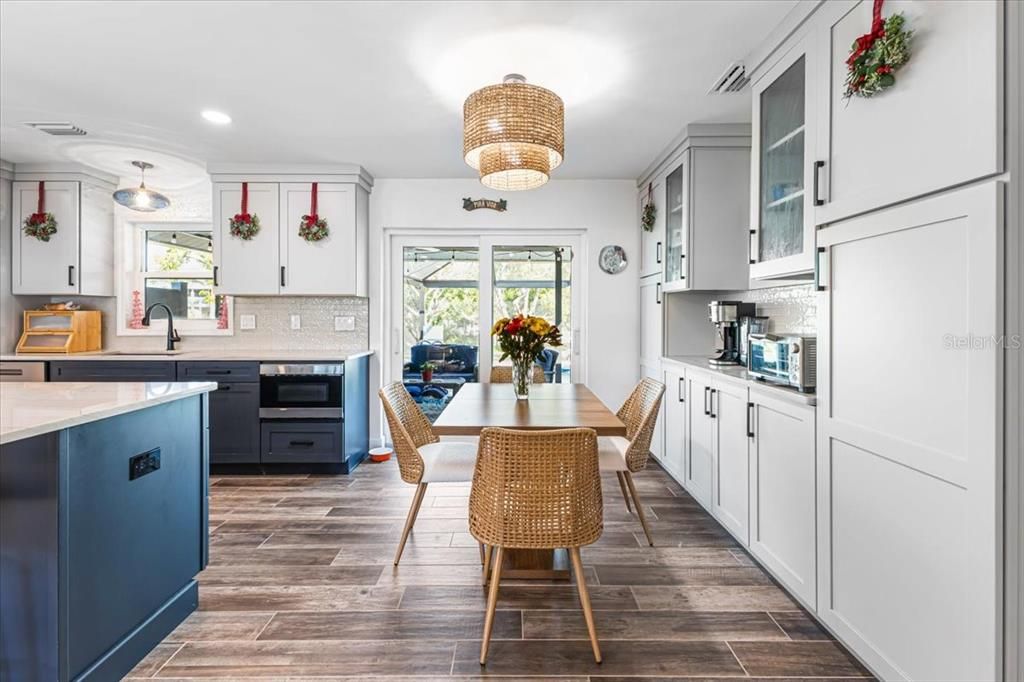 Под контрактом: $759,000 (3 спален, 3 ванн, 1503 Квадратных фут)