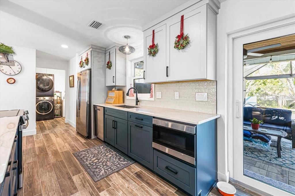 Под контрактом: $759,000 (3 спален, 3 ванн, 1503 Квадратных фут)