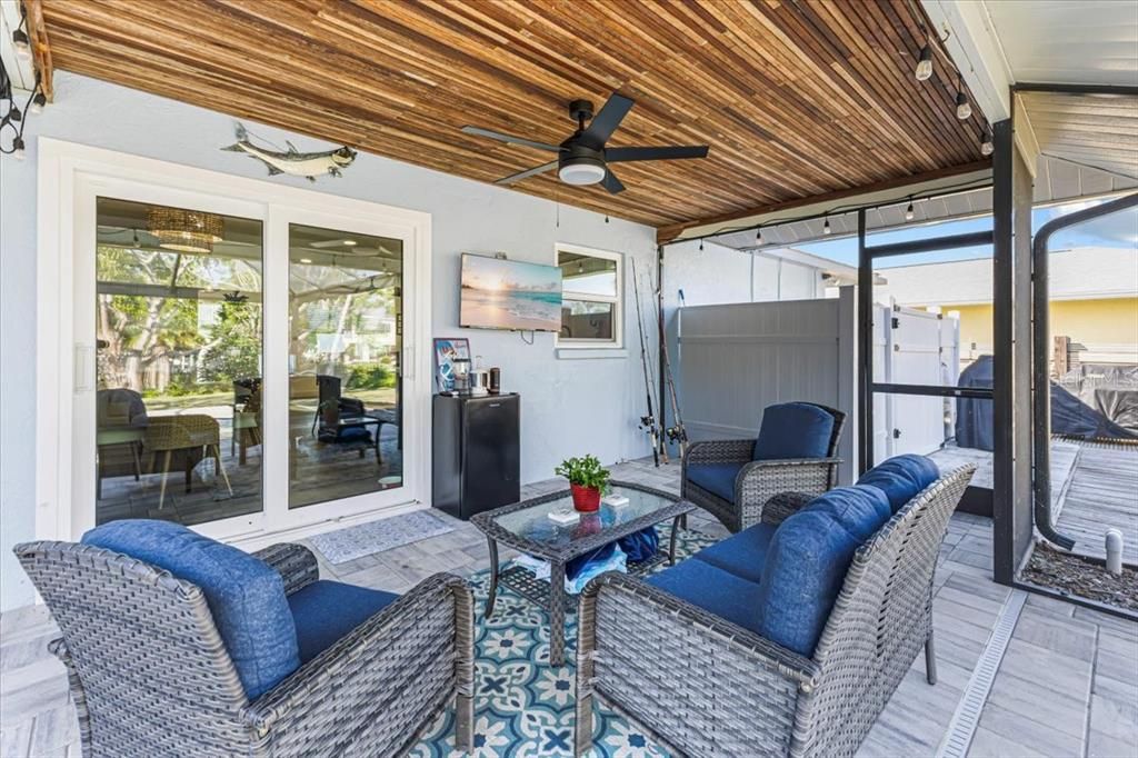 Под контрактом: $759,000 (3 спален, 3 ванн, 1503 Квадратных фут)