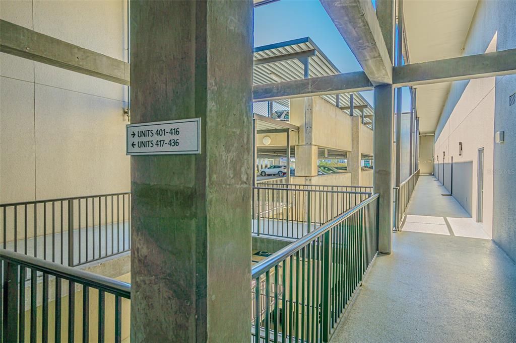 合同活跃: $468,000 (1 贝兹, 1 浴室, 1116 平方英尺)