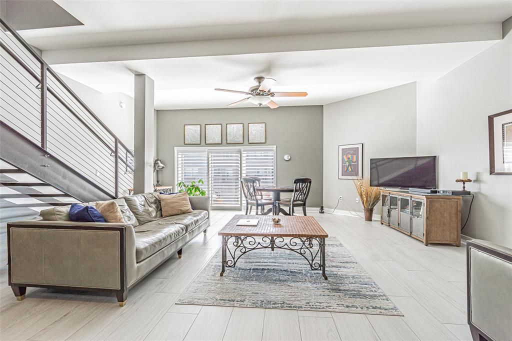 合同活跃: $468,000 (1 贝兹, 1 浴室, 1116 平方英尺)