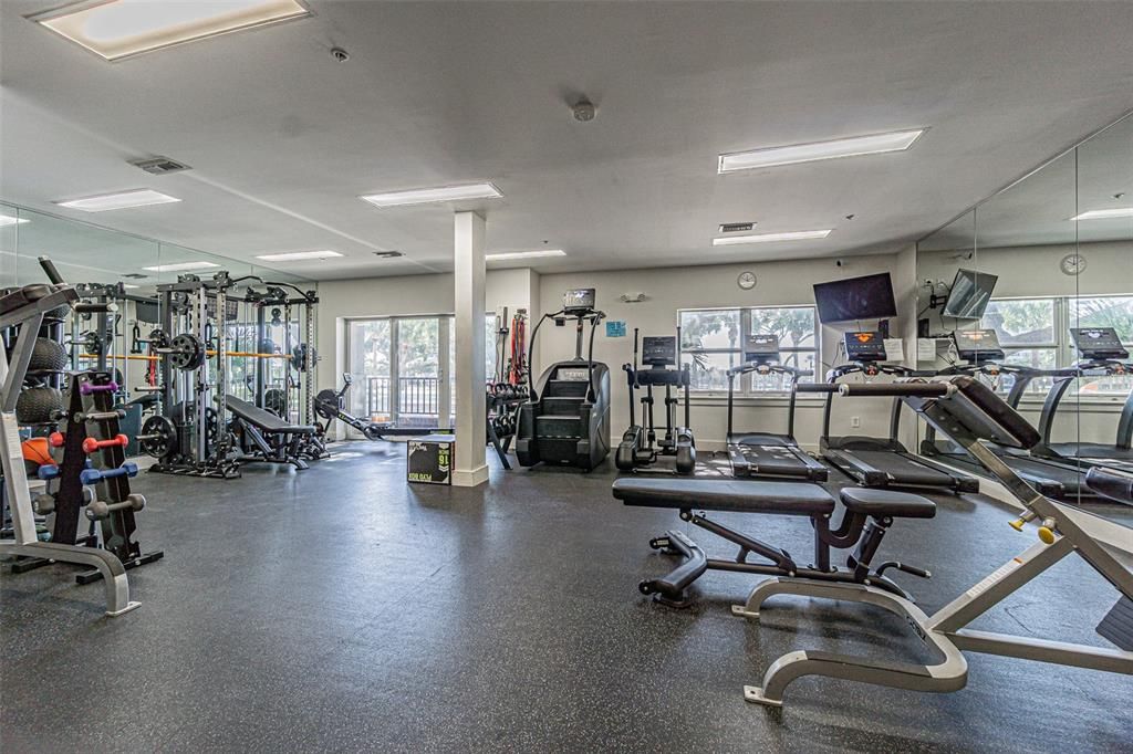 合同活跃: $468,000 (1 贝兹, 1 浴室, 1116 平方英尺)