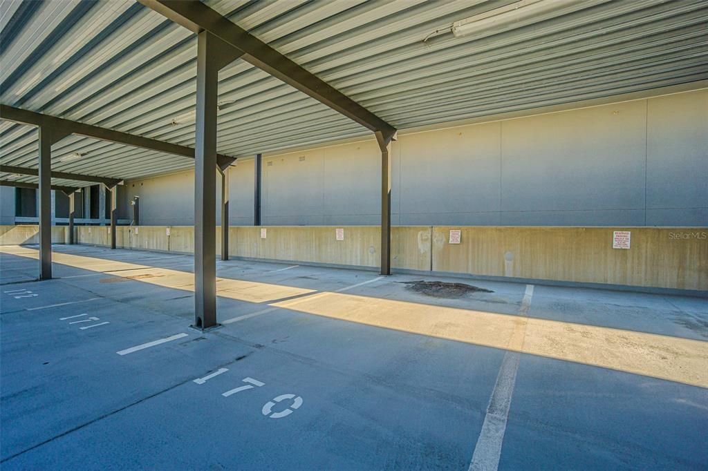 合同活跃: $468,000 (1 贝兹, 1 浴室, 1116 平方英尺)