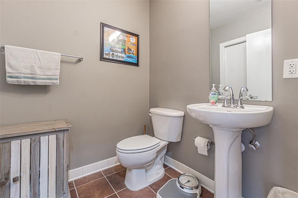 合同活跃: $468,000 (1 贝兹, 1 浴室, 1116 平方英尺)