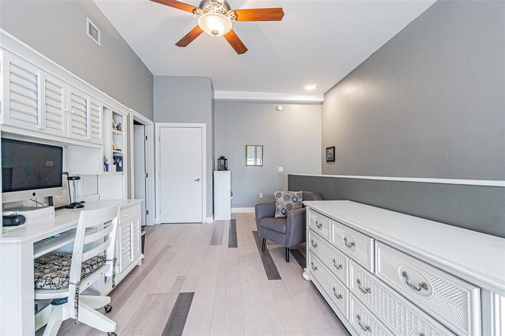 合同活跃: $468,000 (1 贝兹, 1 浴室, 1116 平方英尺)