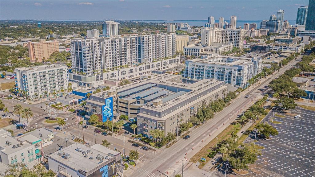 合同活跃: $468,000 (1 贝兹, 1 浴室, 1116 平方英尺)