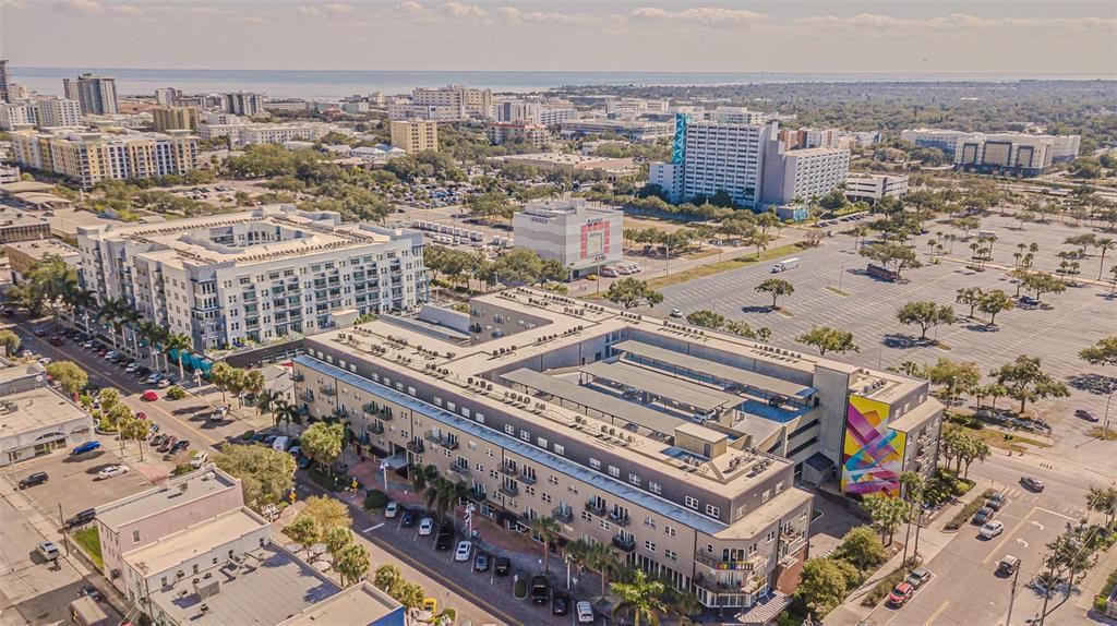 合同活跃: $468,000 (1 贝兹, 1 浴室, 1116 平方英尺)