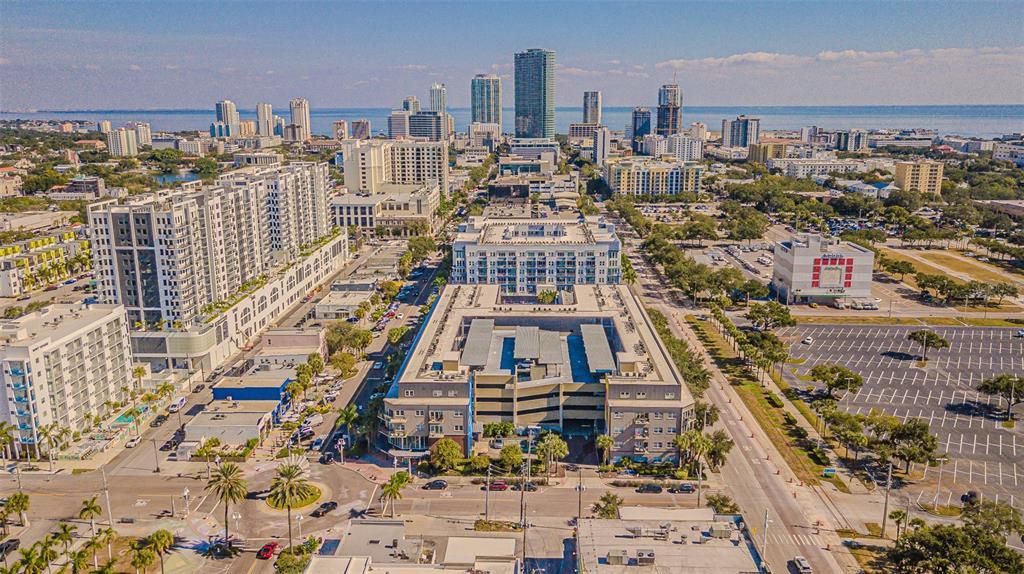 合同活跃: $468,000 (1 贝兹, 1 浴室, 1116 平方英尺)