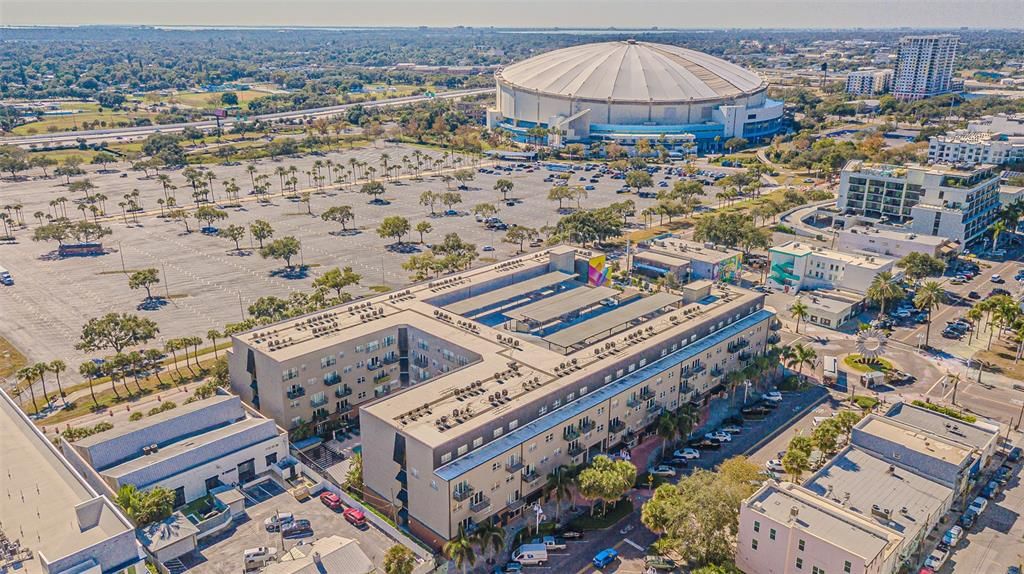 合同活跃: $468,000 (1 贝兹, 1 浴室, 1116 平方英尺)