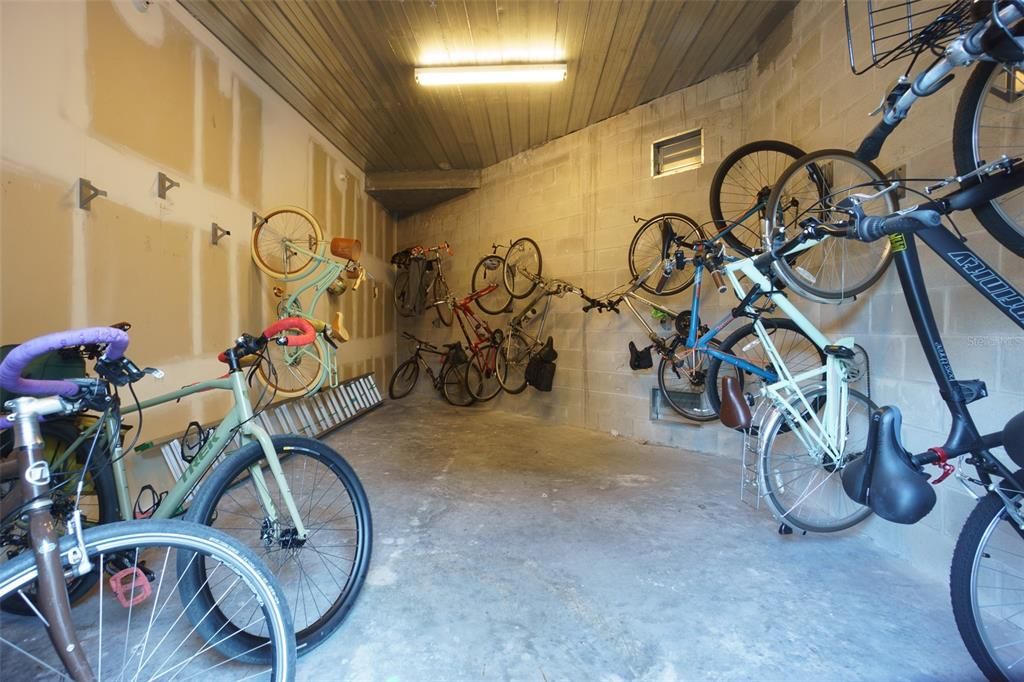 合同活跃: $468,000 (1 贝兹, 1 浴室, 1116 平方英尺)