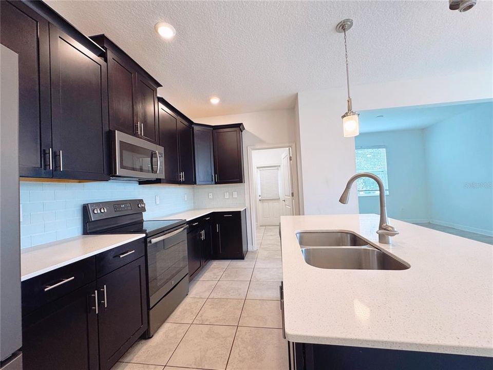 出租: $2,500 (3 贝兹, 2 浴室, 1849 平方英尺)