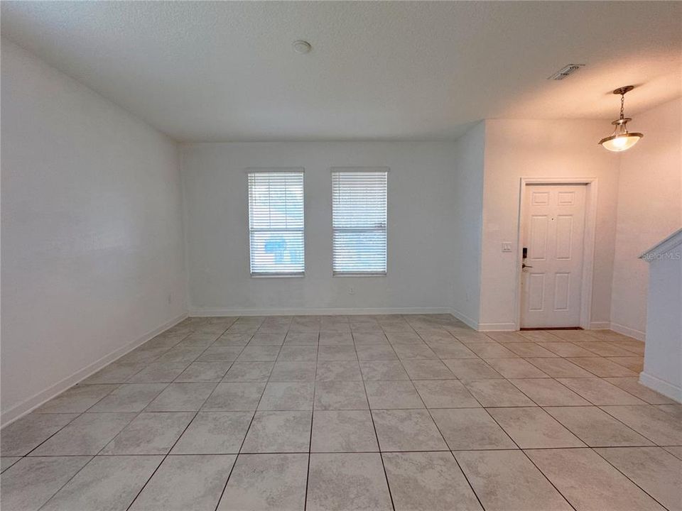 出租: $2,500 (3 贝兹, 2 浴室, 1849 平方英尺)