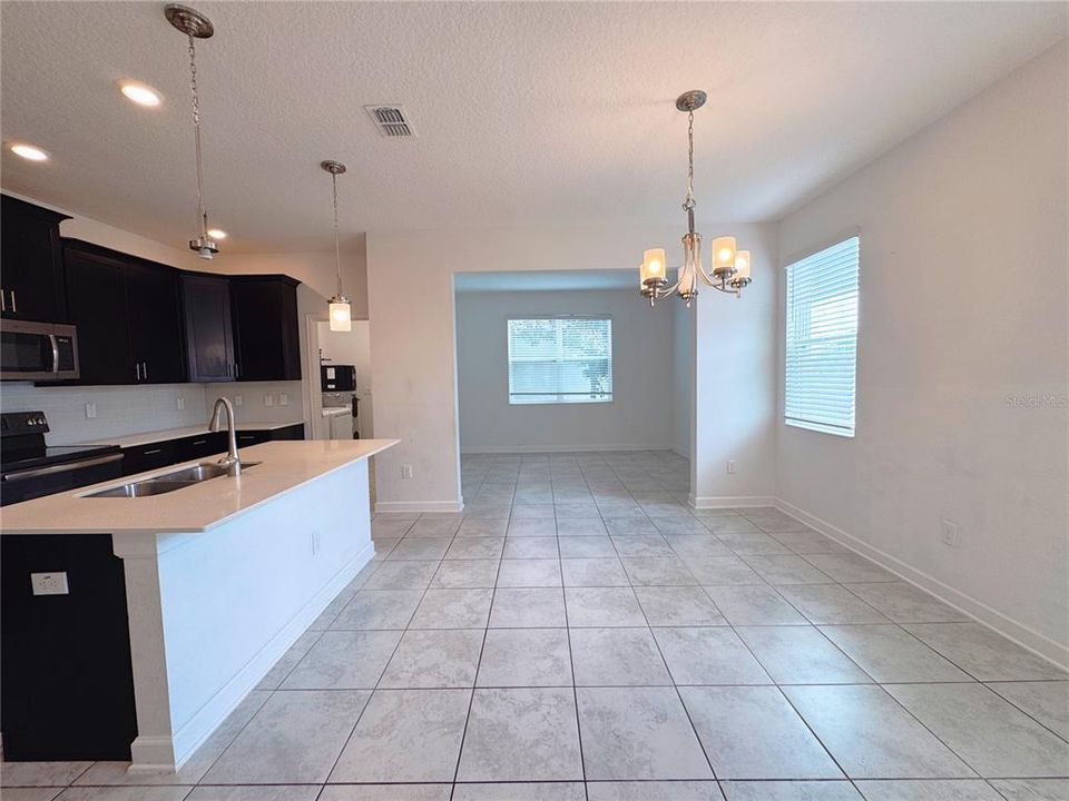 出租: $2,500 (3 贝兹, 2 浴室, 1849 平方英尺)