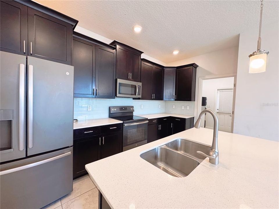 出租: $2,500 (3 贝兹, 2 浴室, 1849 平方英尺)