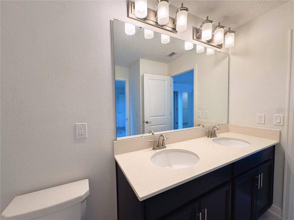 出租: $2,500 (3 贝兹, 2 浴室, 1849 平方英尺)