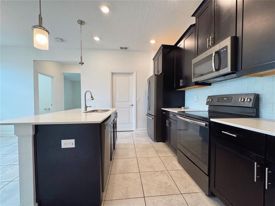 出租: $2,500 (3 贝兹, 2 浴室, 1849 平方英尺)