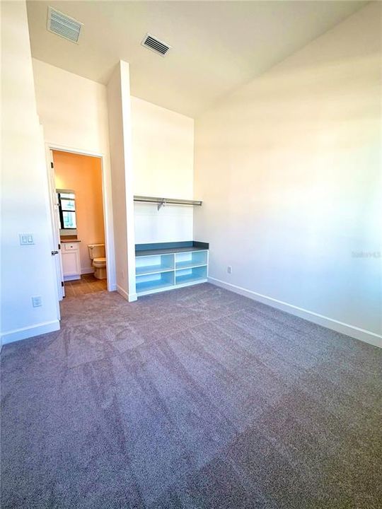 合同活跃: $2,450,000 (15 贝兹, 16 浴室, 6263 平方英尺)