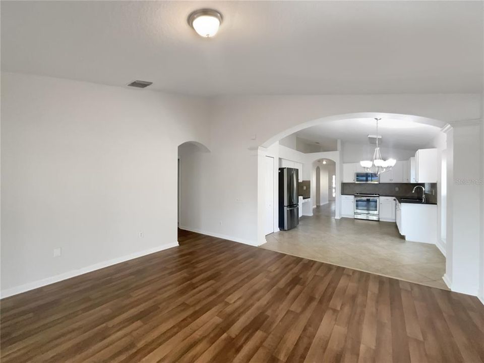 На продажу: $346,000 (4 спален, 2 ванн, 1936 Квадратных фут)