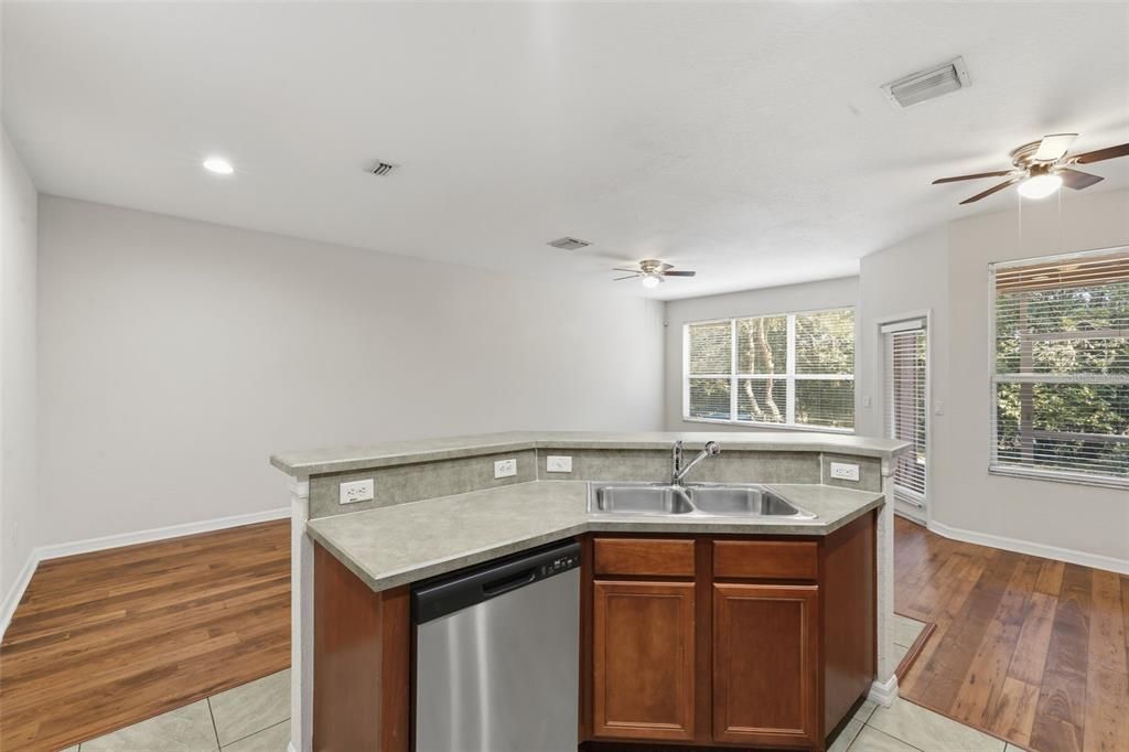 For Sale: $260,000 (3 beds, 2 baths, 1706 Square Feet)