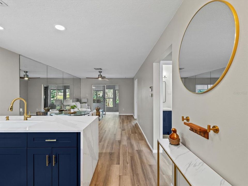 For Sale: $159,900 (2 beds, 1 baths, 904 Square Feet)