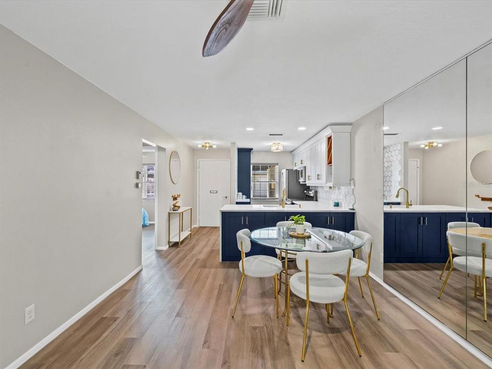 For Sale: $159,900 (2 beds, 1 baths, 904 Square Feet)