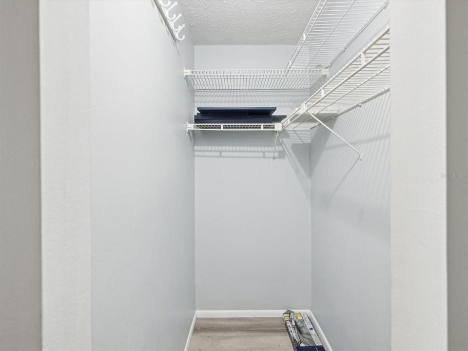 For Sale: $159,900 (2 beds, 1 baths, 904 Square Feet)