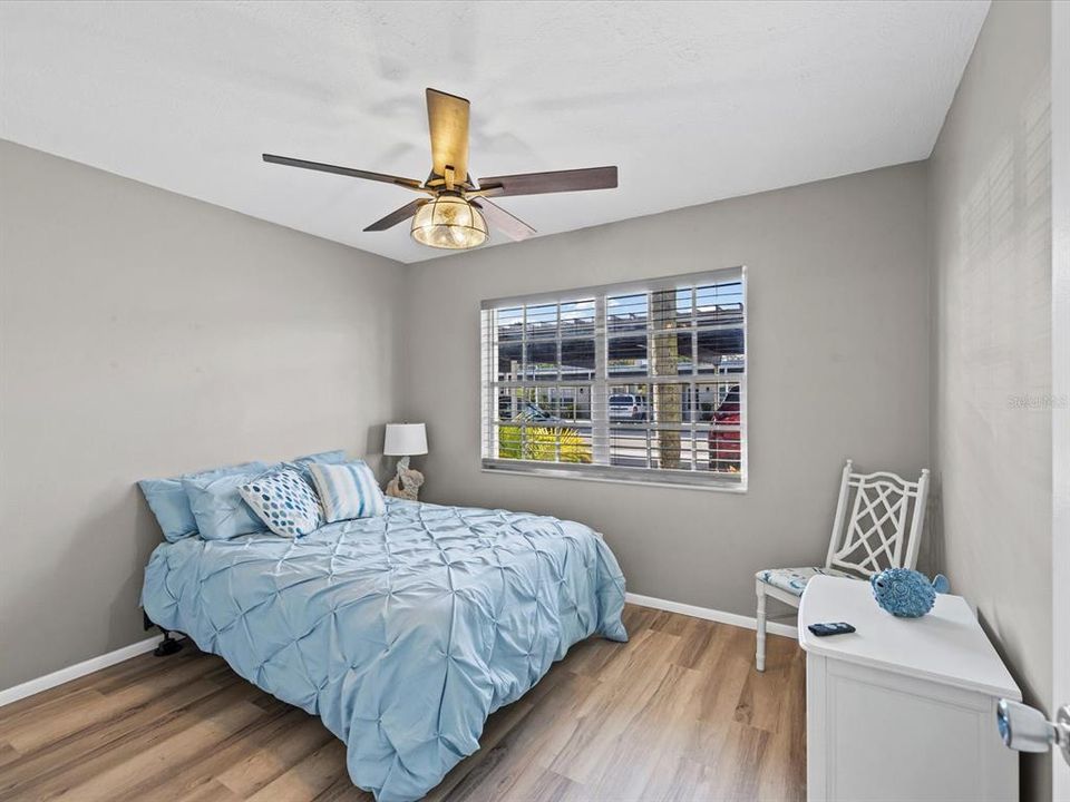 For Sale: $159,900 (2 beds, 1 baths, 904 Square Feet)