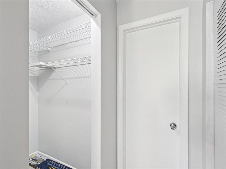 For Sale: $159,900 (2 beds, 1 baths, 904 Square Feet)