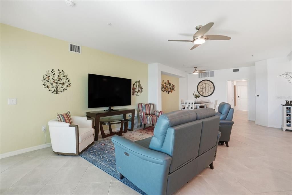 待售: $350,000 (3 贝兹, 2 浴室, 1917 平方英尺)