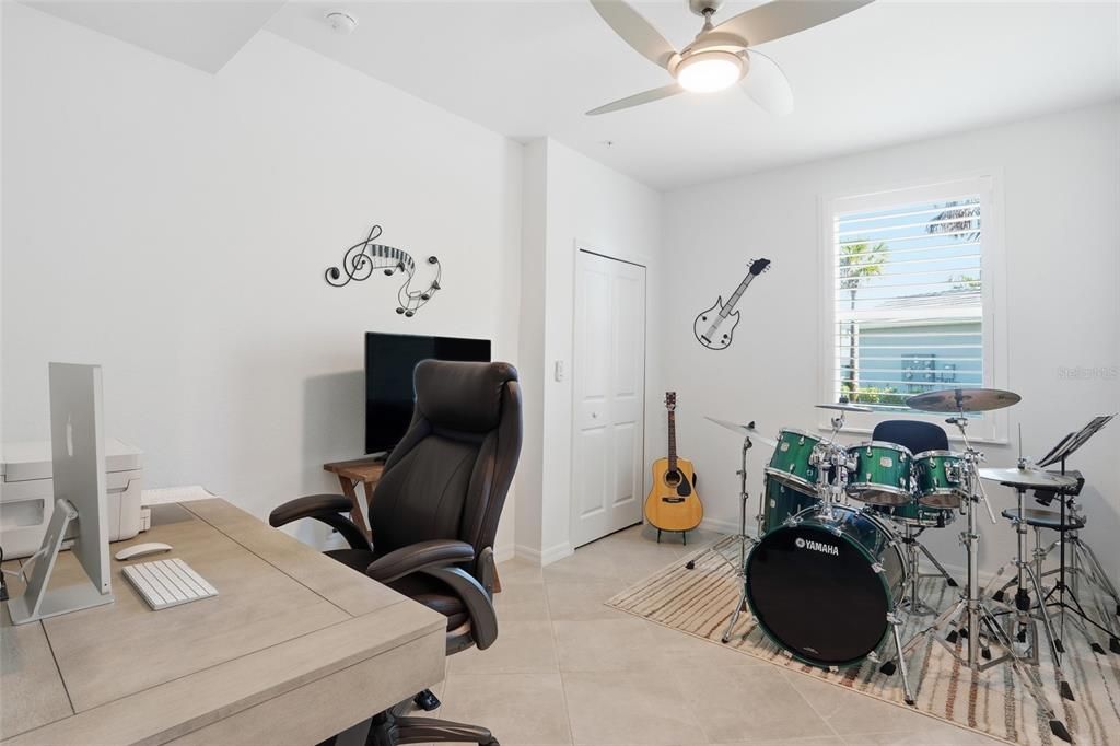 待售: $350,000 (3 贝兹, 2 浴室, 1917 平方英尺)