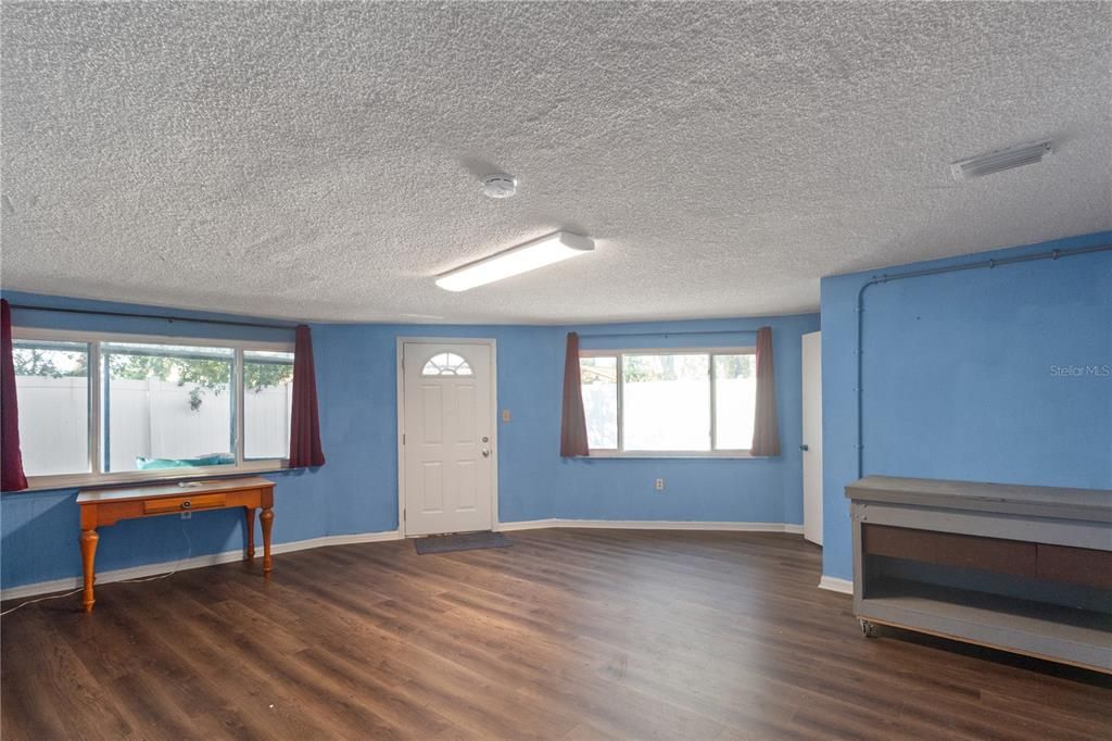 En Venta: $324,900 (4 camas, 3 baños, 1827 Pies cuadrados)