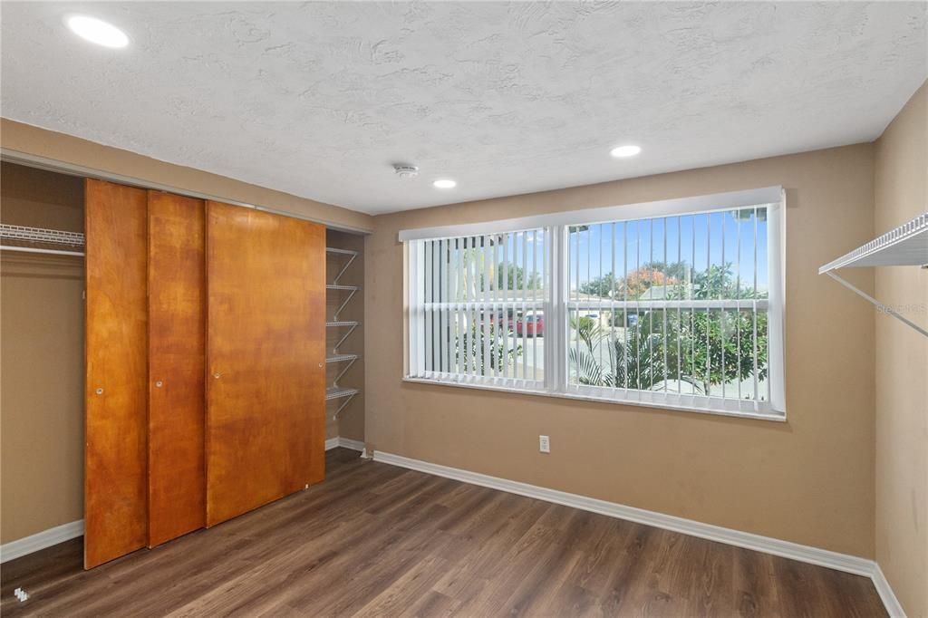 En Venta: $324,900 (4 camas, 3 baños, 1827 Pies cuadrados)