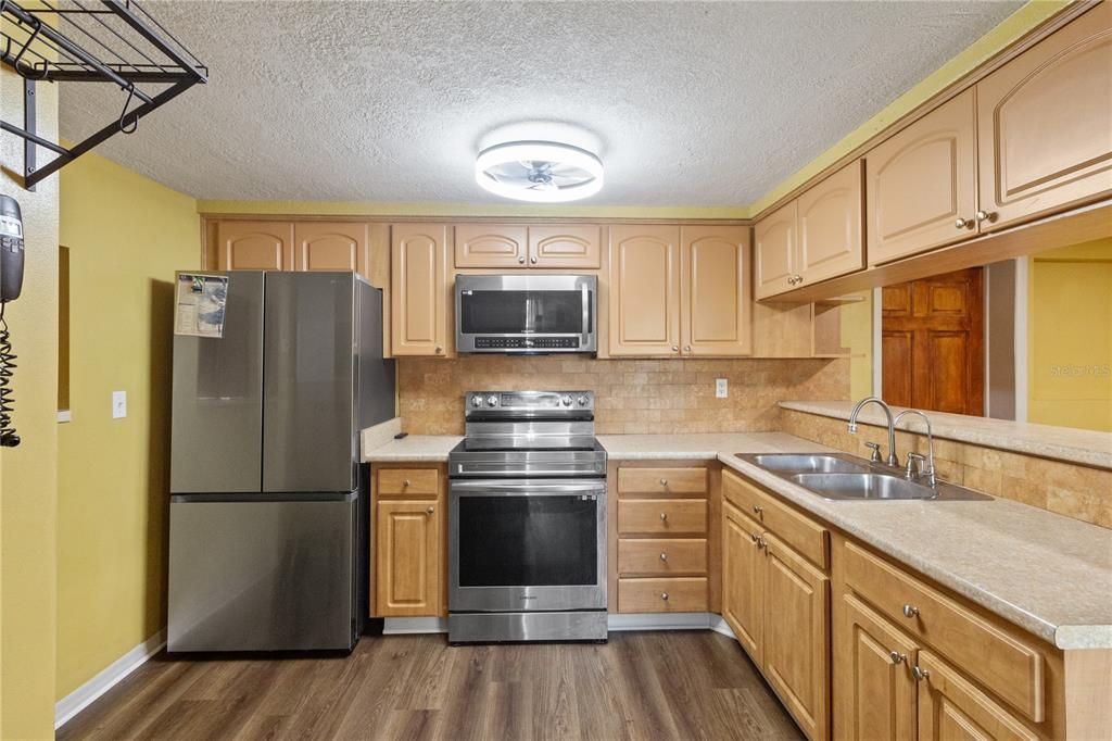 En Venta: $324,900 (4 camas, 3 baños, 1827 Pies cuadrados)