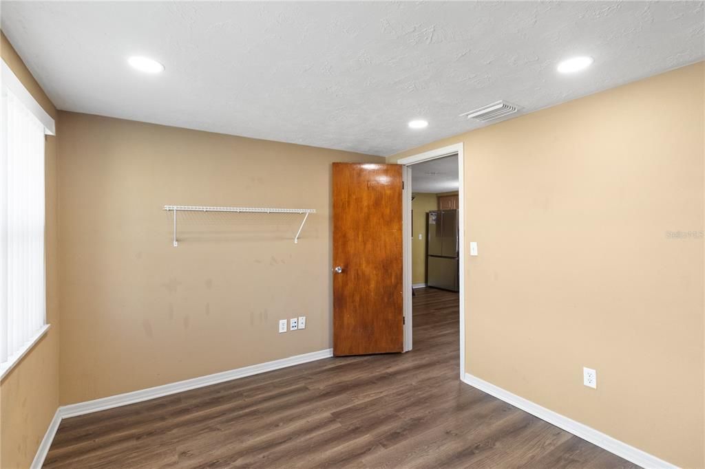 En Venta: $324,900 (4 camas, 3 baños, 1827 Pies cuadrados)