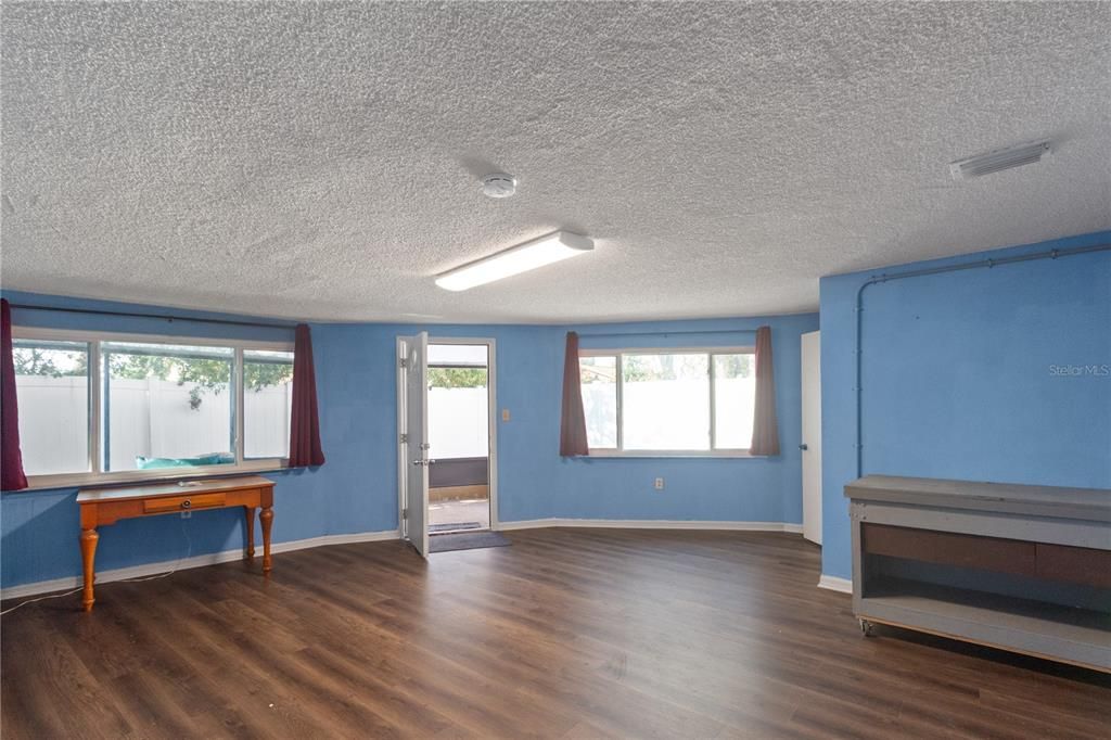 En Venta: $324,900 (4 camas, 3 baños, 1827 Pies cuadrados)