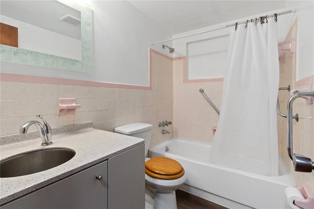 En Venta: $324,900 (4 camas, 3 baños, 1827 Pies cuadrados)