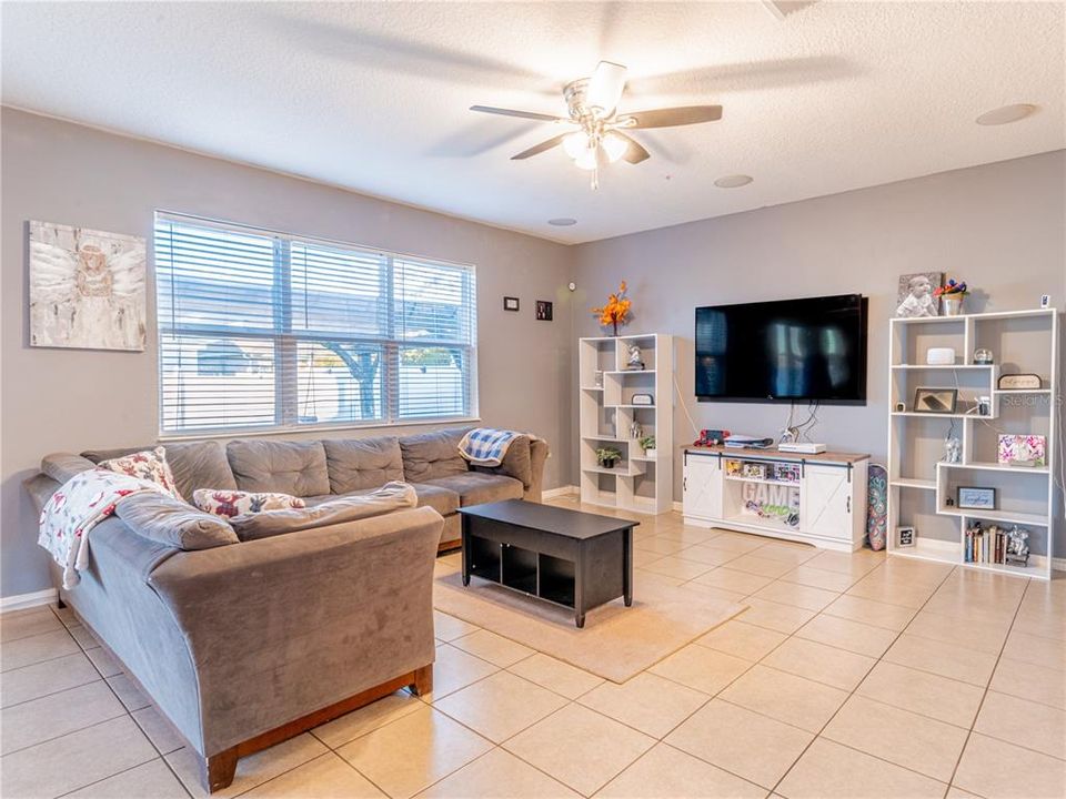 待售: $375,000 (3 贝兹, 2 浴室, 1894 平方英尺)