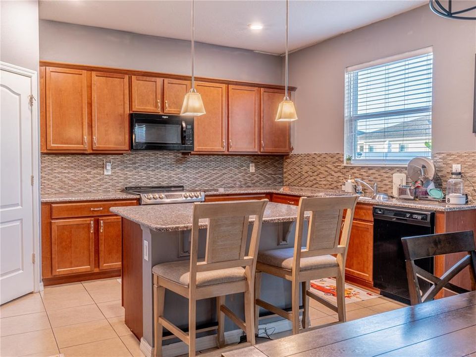 待售: $375,000 (3 贝兹, 2 浴室, 1894 平方英尺)