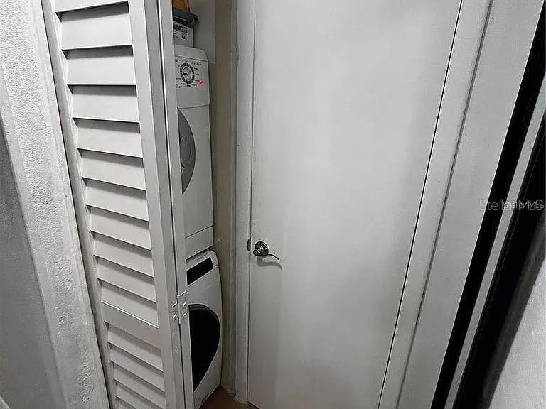 For Rent: $2,200 (2 beds, 1 baths, 857 Square Feet)