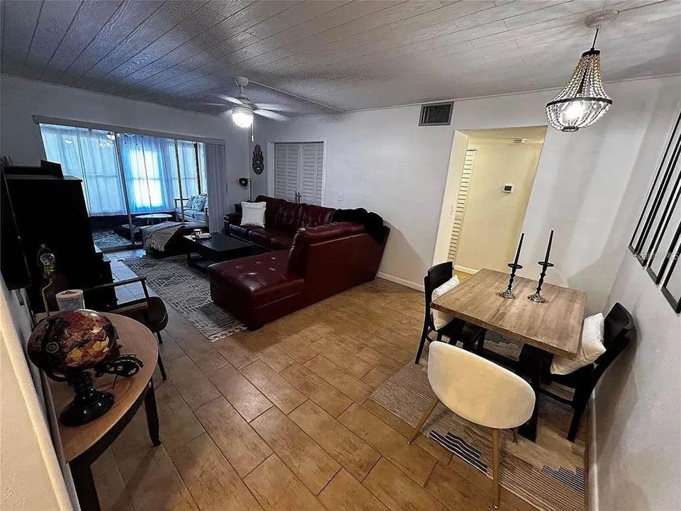 For Rent: $2,200 (2 beds, 1 baths, 857 Square Feet)